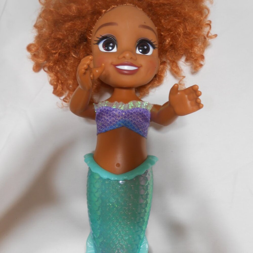 JAKKS PACIFIC LITTLE MERMAID ARIEL DOLL 14" SINGS TALKS w/ LIGHT UP FIN DARK SKI